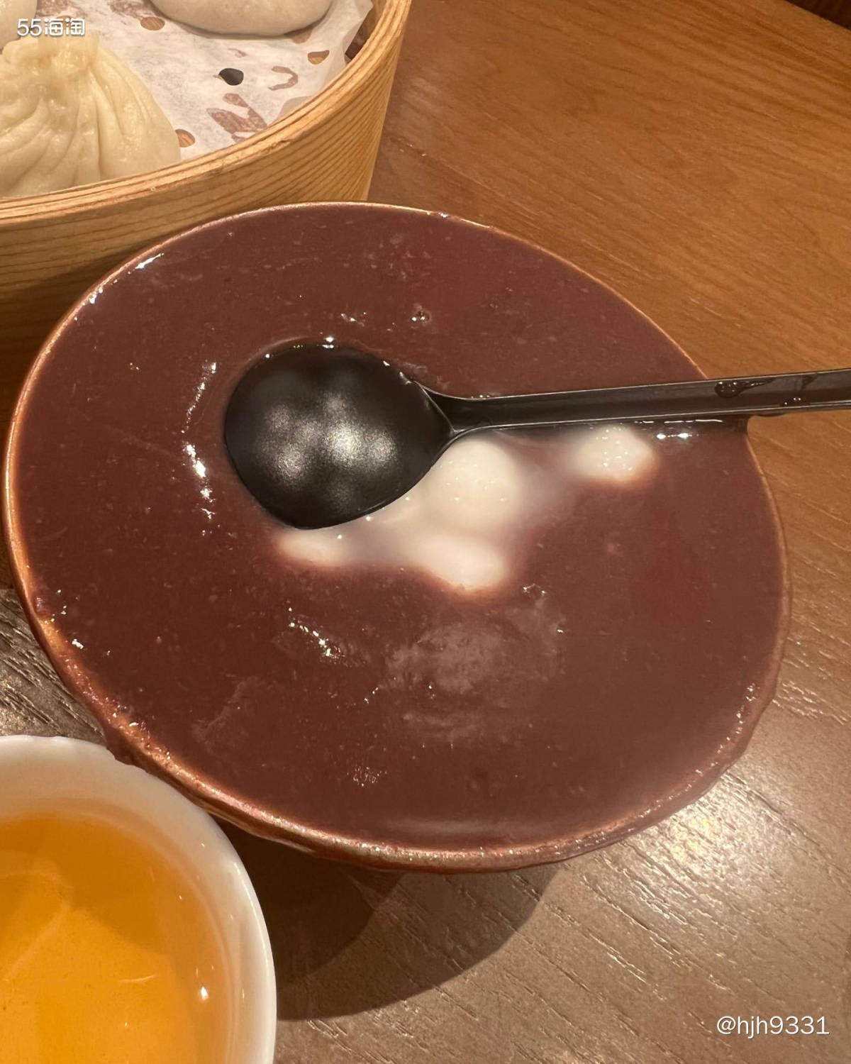 🍜今天中午，跟孩子两个人去吃了小笼包。这家是新开没多久的，