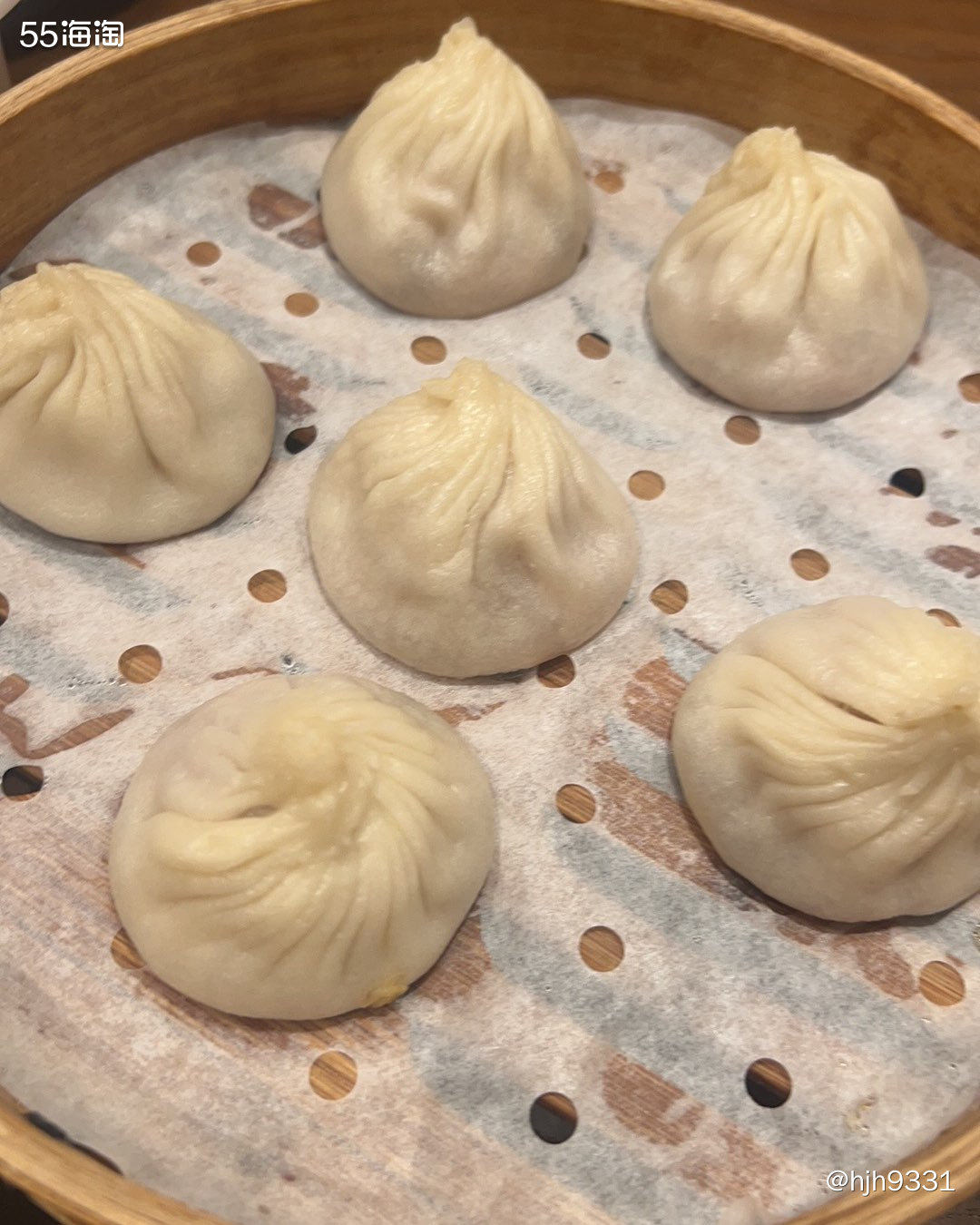 🍜今天中午，跟孩子两个人去吃了小笼包。这家是新开没多久的，