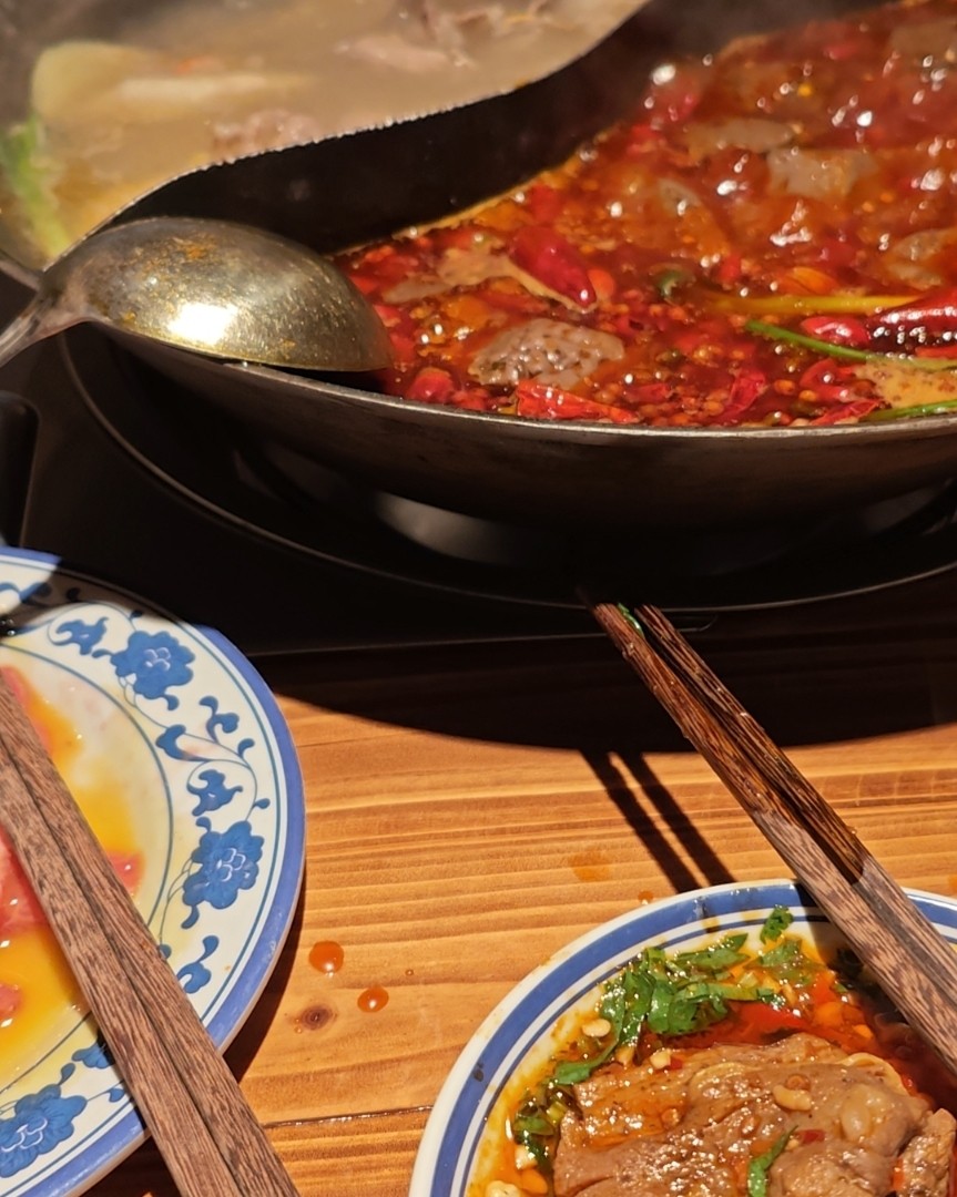 昨天是我表妹生日，就请她去附近的遇南三火锅店，也是她觉得长沙