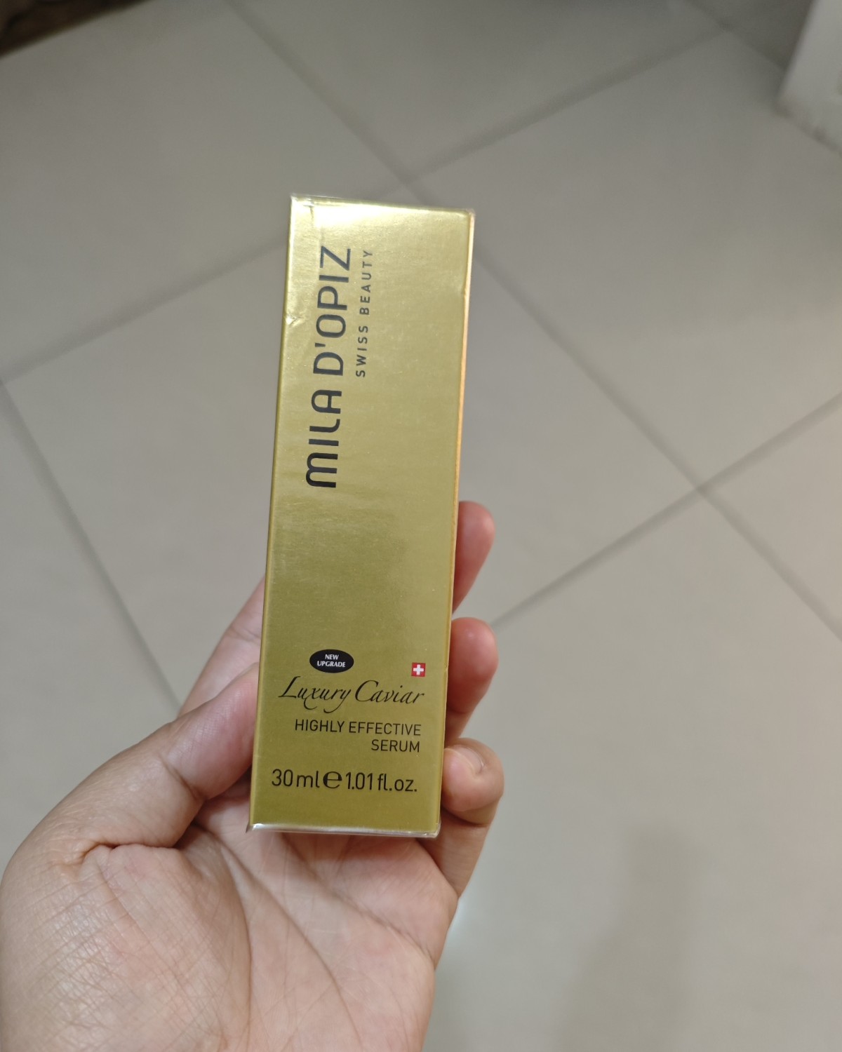最开始知道这个精华是李佳琦推荐的，3000才能买到两瓶，老贵