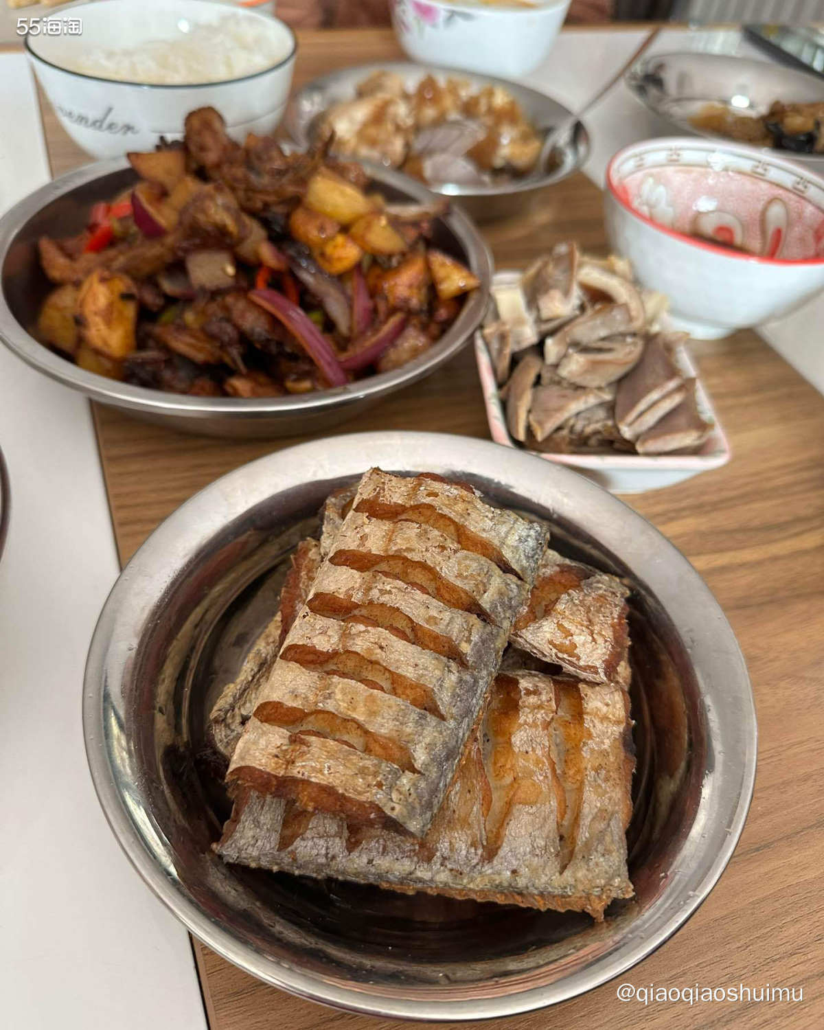 昨天初三，回娘家的日子，我们仨又去娘家蹭饭去了。 现在过年真