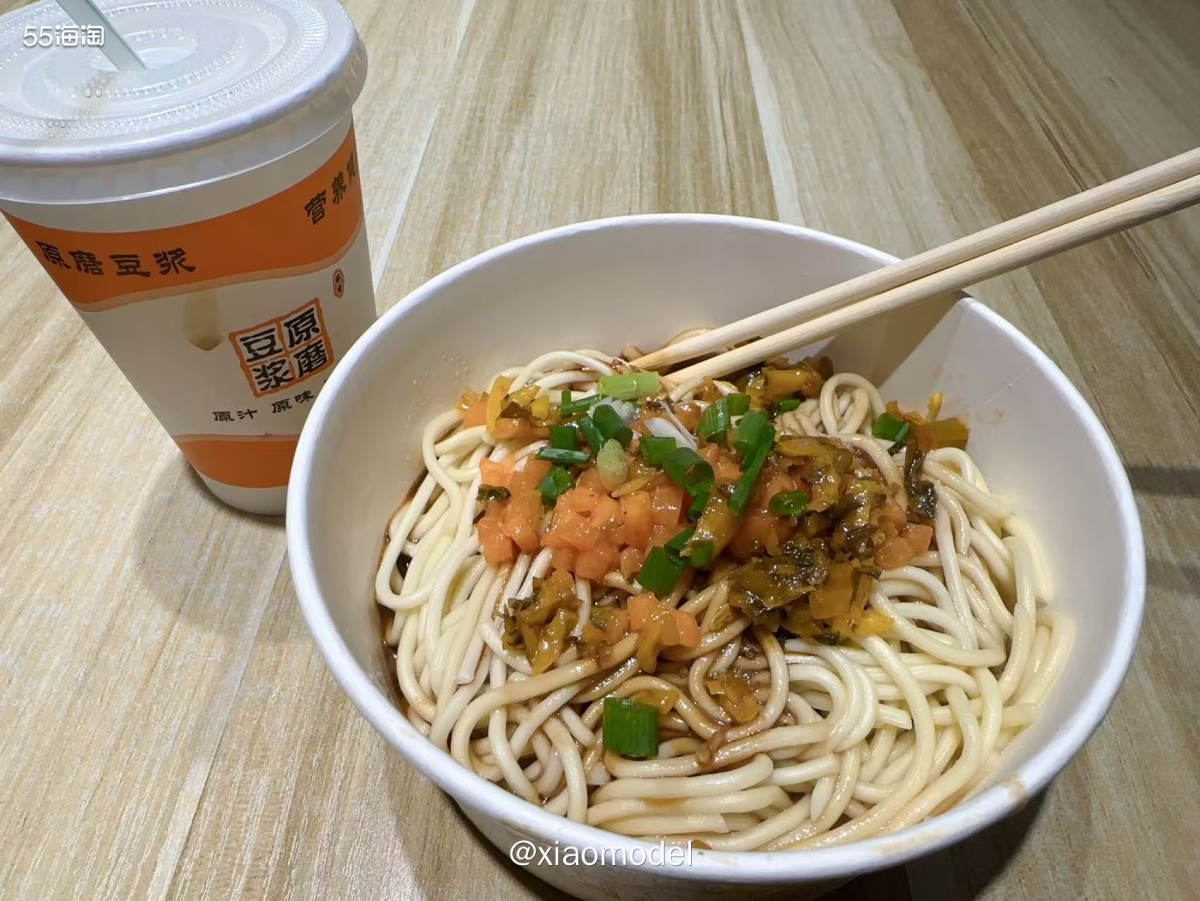 😀去北方出差的路上，早上经过武汉中转，在汉口火车站吃了久违
