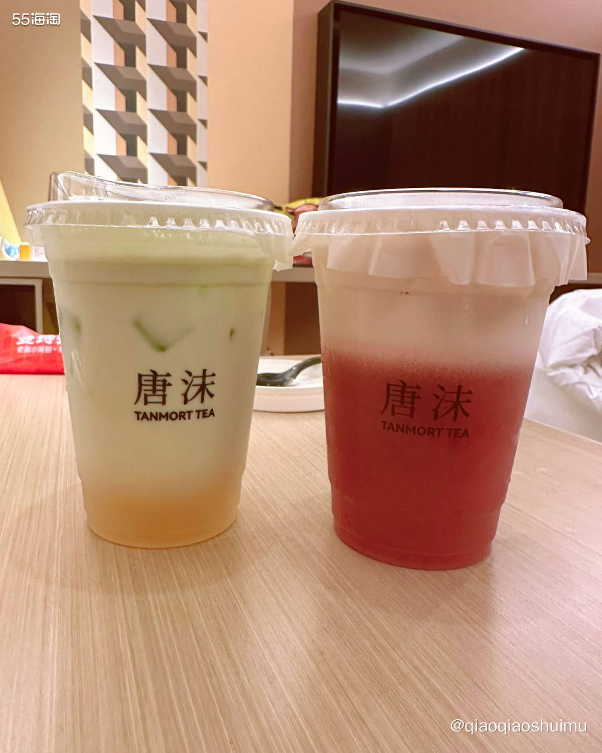 这几天在酒店里点了无数外卖，感觉送餐机器人专门在为我服务，一