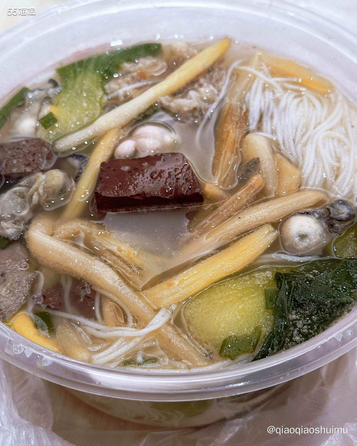 这几天在酒店里点了无数外卖，感觉送餐机器人专门在为我服务，一