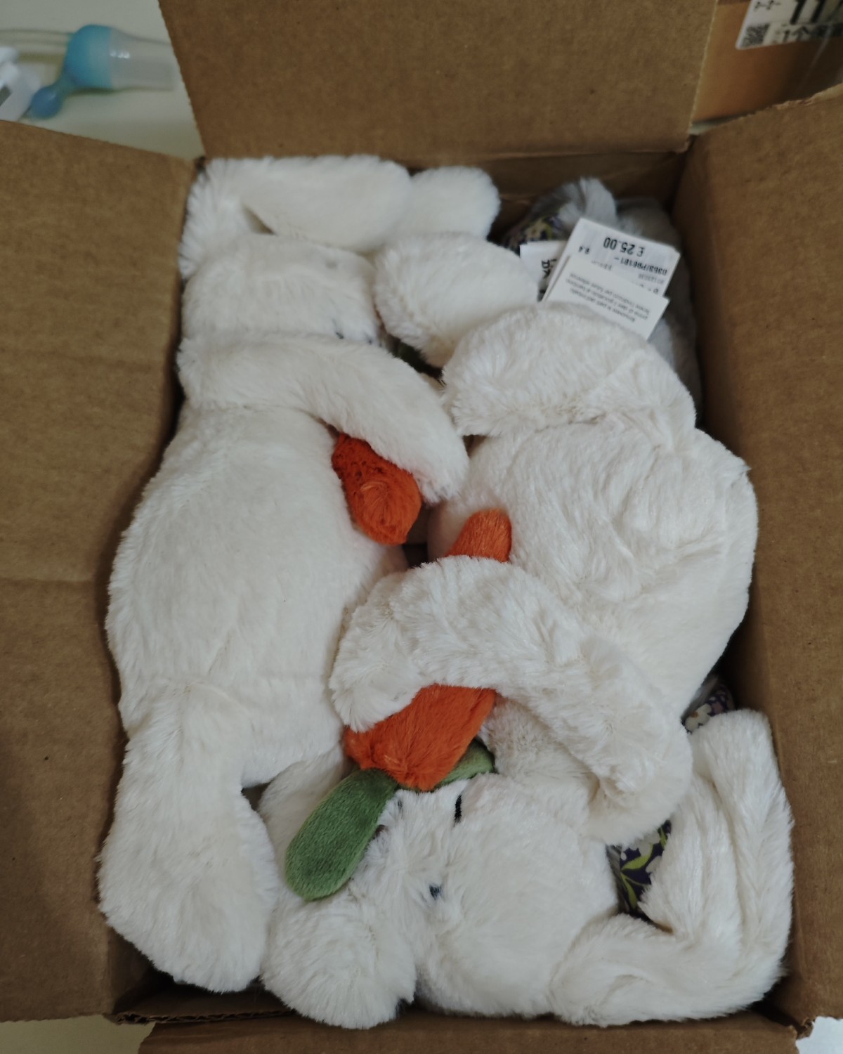 其实这一箱前些天就收到了，但是是寄到我弟弟那边的，他今天才给