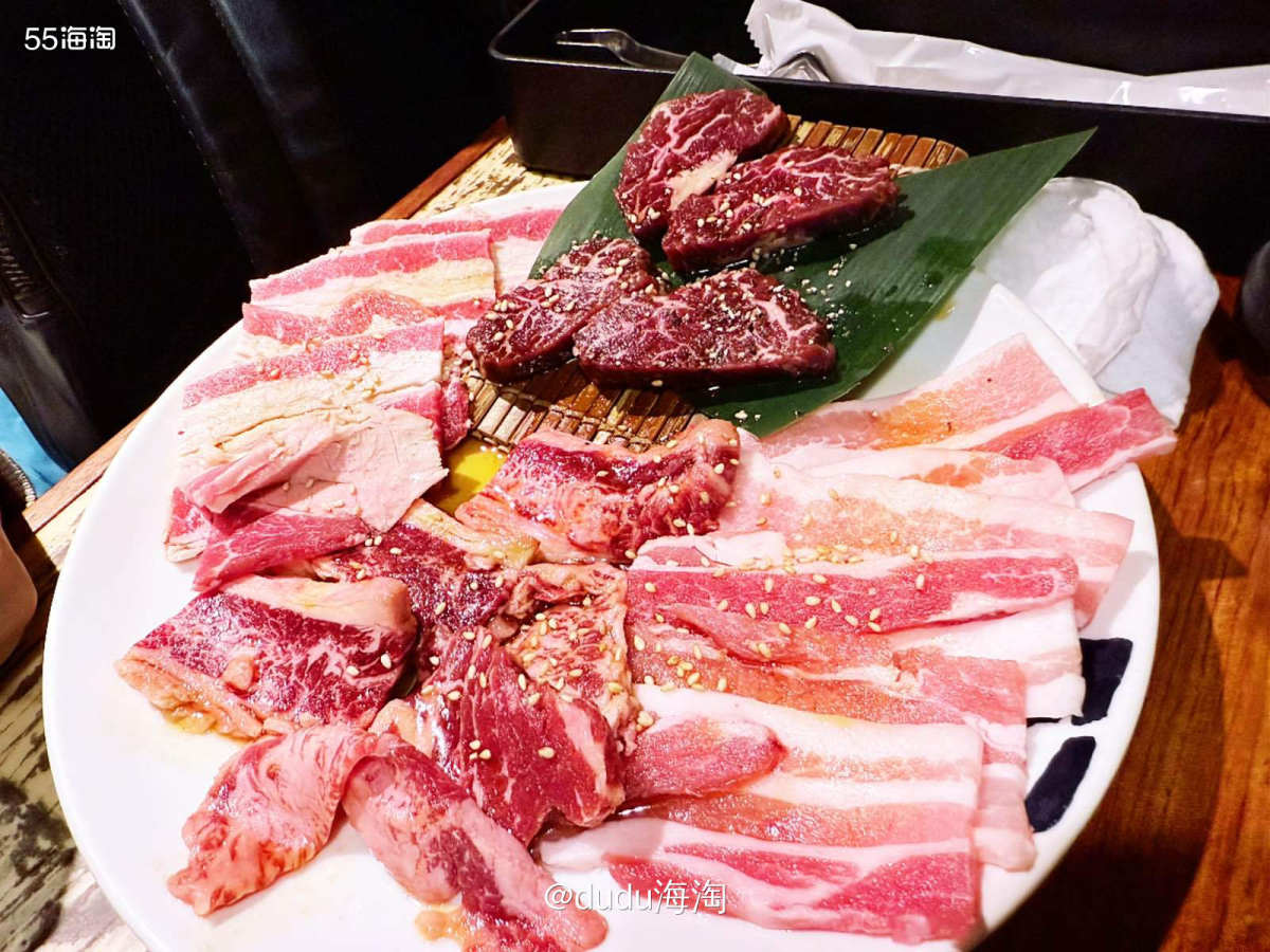 🍭来日本必须要吃和牛烧肉啦！所以游玩东京铁塔后我们找了一家