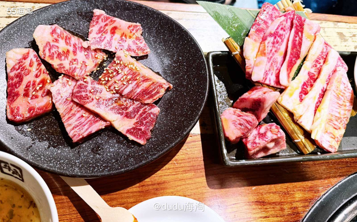🍭来日本必须要吃和牛烧肉啦！所以游玩东京铁塔后我们找了一家
