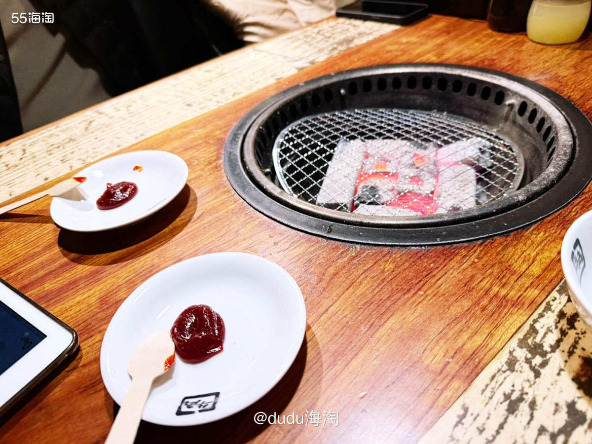 🍭来日本必须要吃和牛烧肉啦！所以游玩东京铁塔后我们找了一家