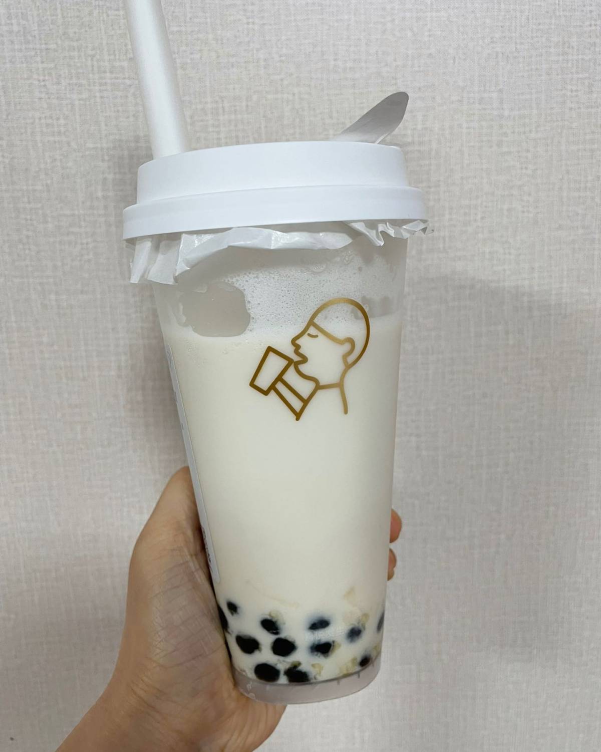 🥤年后第一个工作日，同事请我喝喜茶，我点了喜爱的热水牛乳双