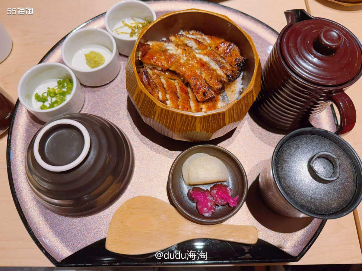 🍭来日本必吃的怎么能少了鳗鱼饭呢！找了一家有近百年历史的店
