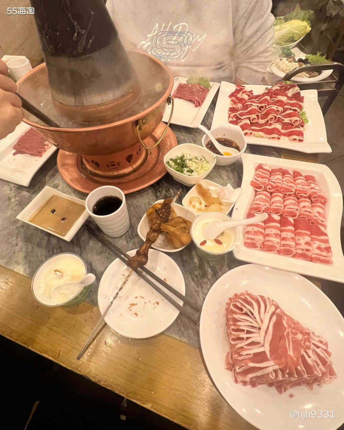 🇨🇳到了北京真的是什么好吃的都不能错过。白天走到哪吃到哪