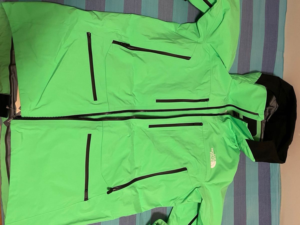 这件衣服是赶在年前收到的，北面巅峰系列tsirku gore