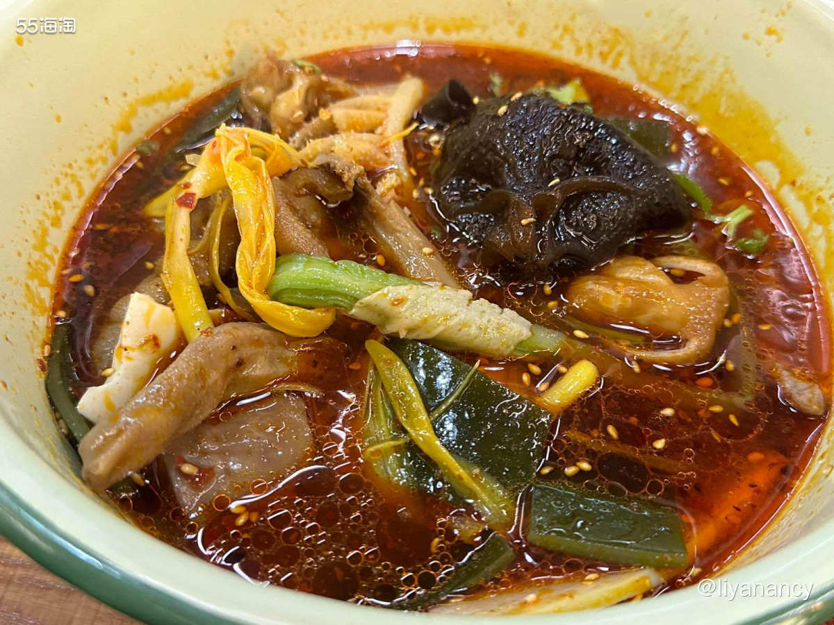 每次去三里屯都会想要去打卡的一家冒菜店，有时候晚上人多的时候