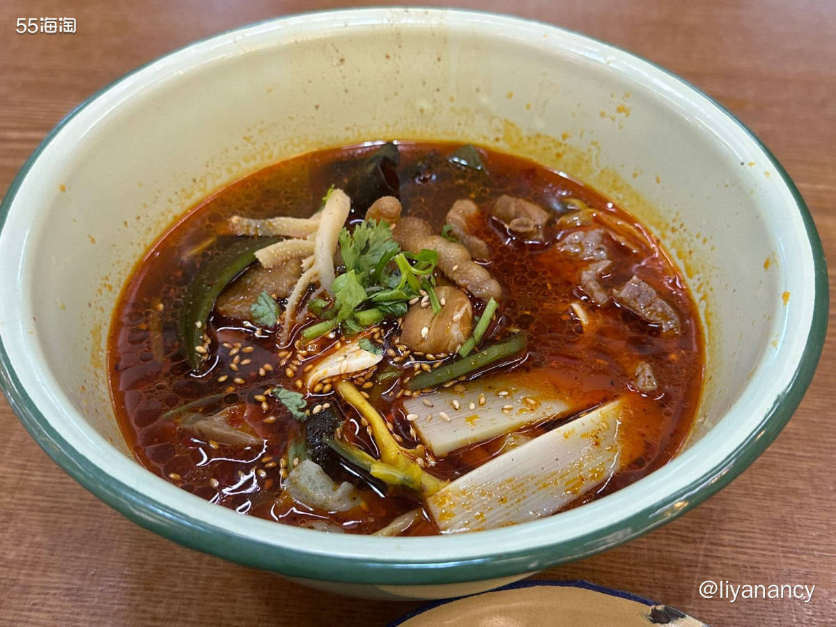 每次去三里屯都会想要去打卡的一家冒菜店，有时候晚上人多的时候