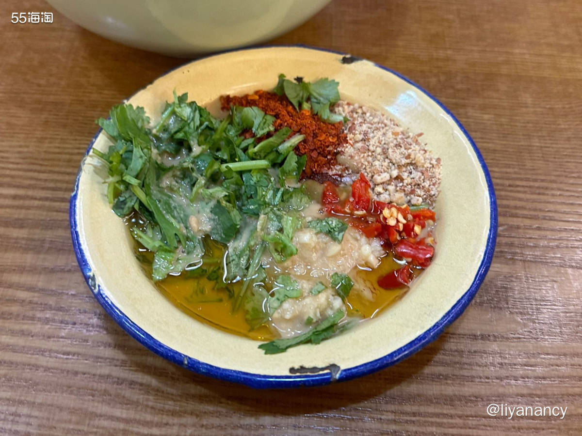 每次去三里屯都会想要去打卡的一家冒菜店，有时候晚上人多的时候