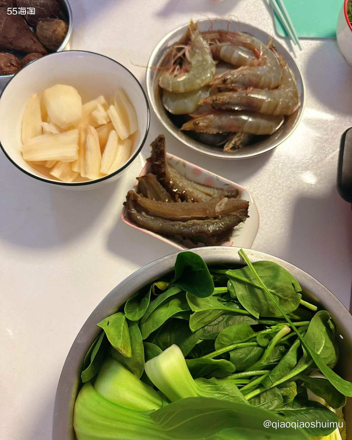 昨晚本来说出去吃火锅，后来我妈说家里好多东西，就决定家里吃。