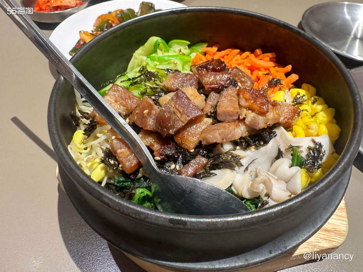 公司楼下的冷面店，他家不仅有冷面还有石锅拌饭，很适合和同事一