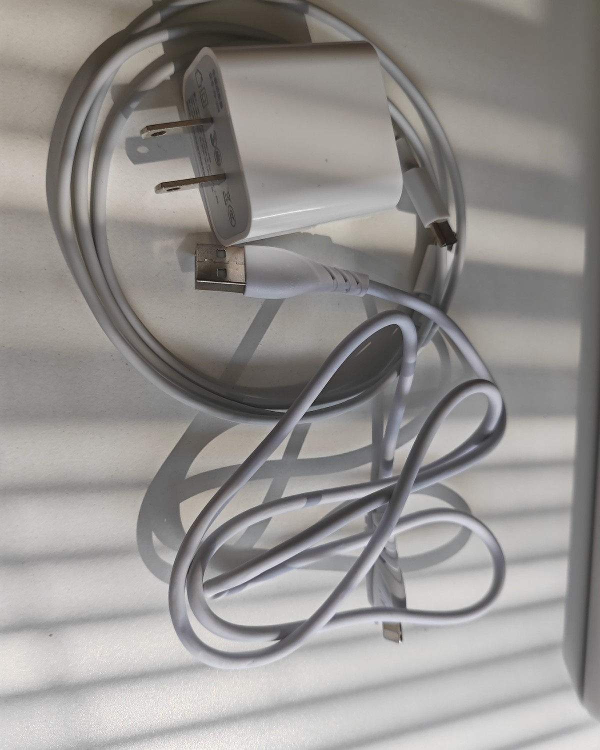 下单网站：淘宝网 下单商品：苹果数据线+充电头 下单金额：R