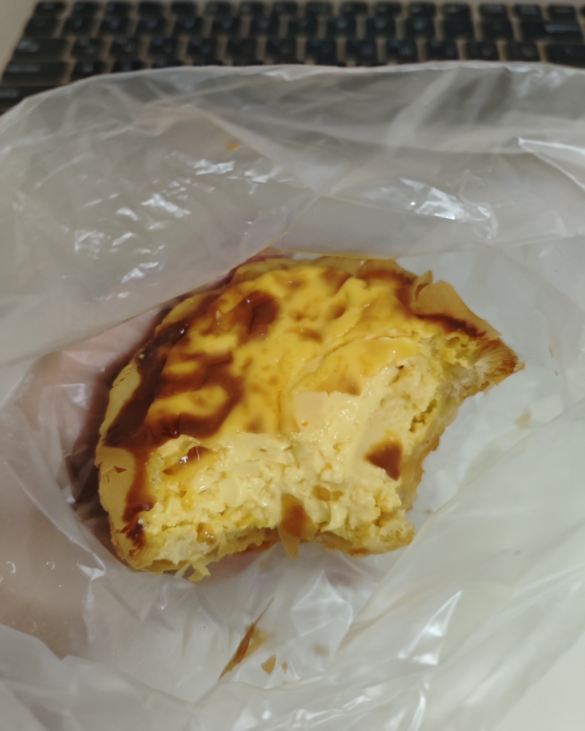 昨天出去逛街，有巧克力门店发了试吃，试了一下味道挺好的，就买