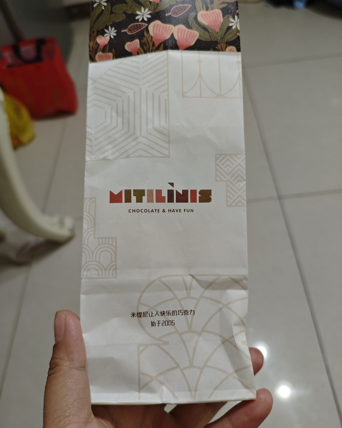 昨天出去逛街，有巧克力门店发了试吃，试了一下味道挺好的，就买