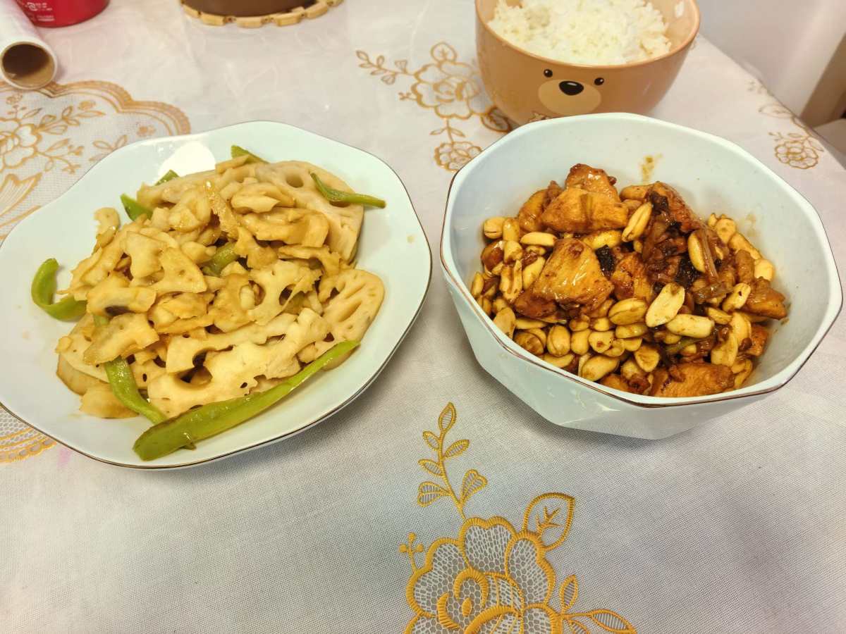 🍑24年室友做了一次宫保鸡丁给我吃，超好吃，吃了还想吃，趁