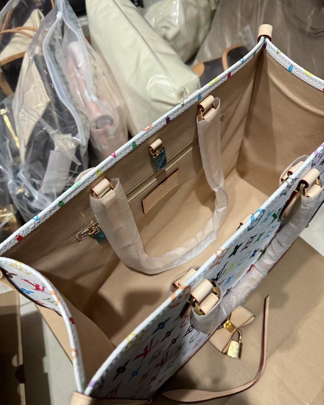 这包**的缺点就是太抢手——但背它撞款等于遇到眼光一致的富婆