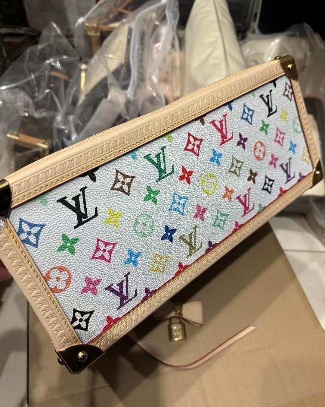 这包**的缺点就是太抢手——但背它撞款等于遇到眼光一致的富婆