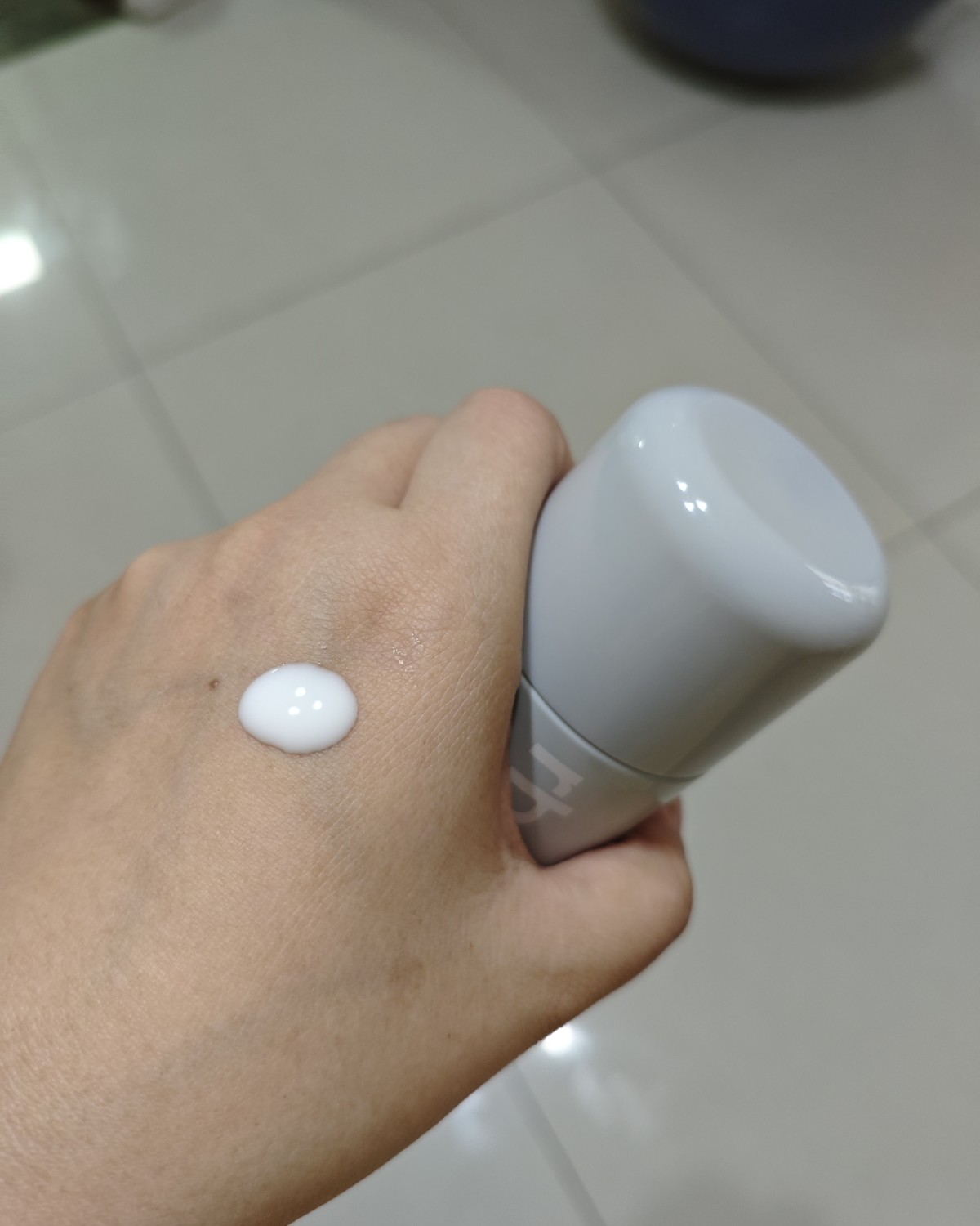 在护肤品上面我非常舍得花钱，即使不是大众品牌，只要口碑好的我