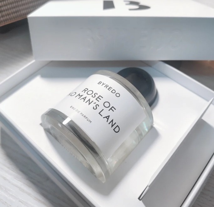 我最近被一个叫 Byredo 的小众香水品牌种草了。被种草的