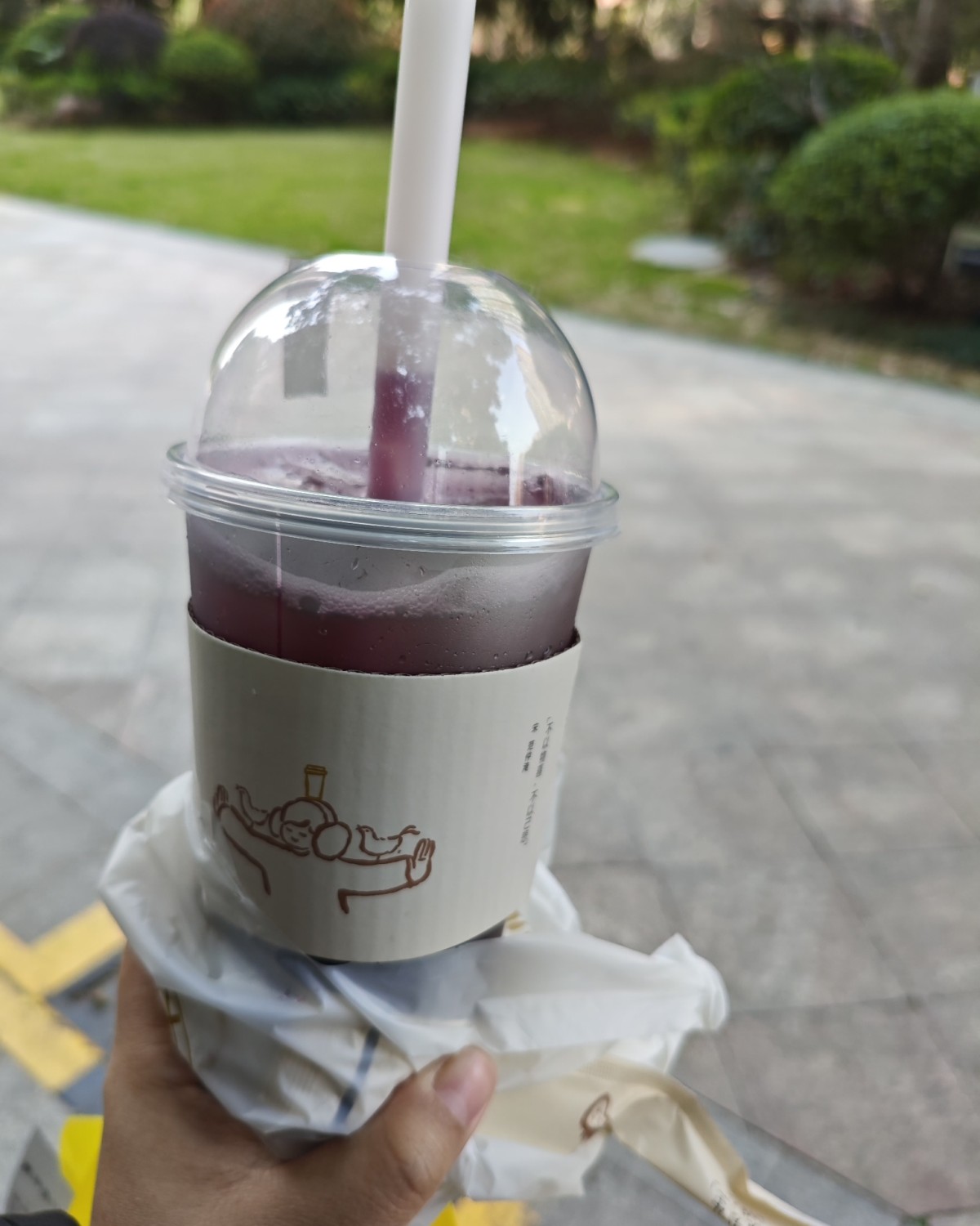 今天天气真的很好呢，出门打车去附近一个口碑好的煲仔饭店吃饭去
