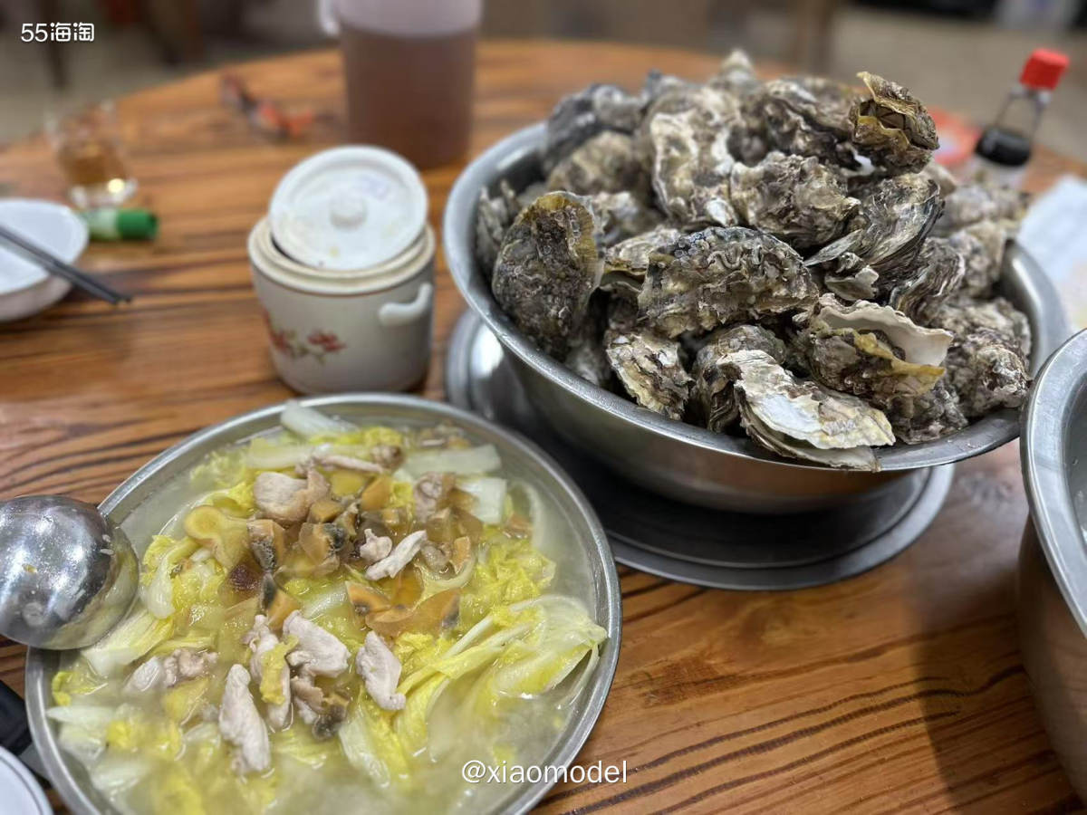 😀上次和朋友去吃过明贤庄的生蚝后，一直念念不忘，这次有机会