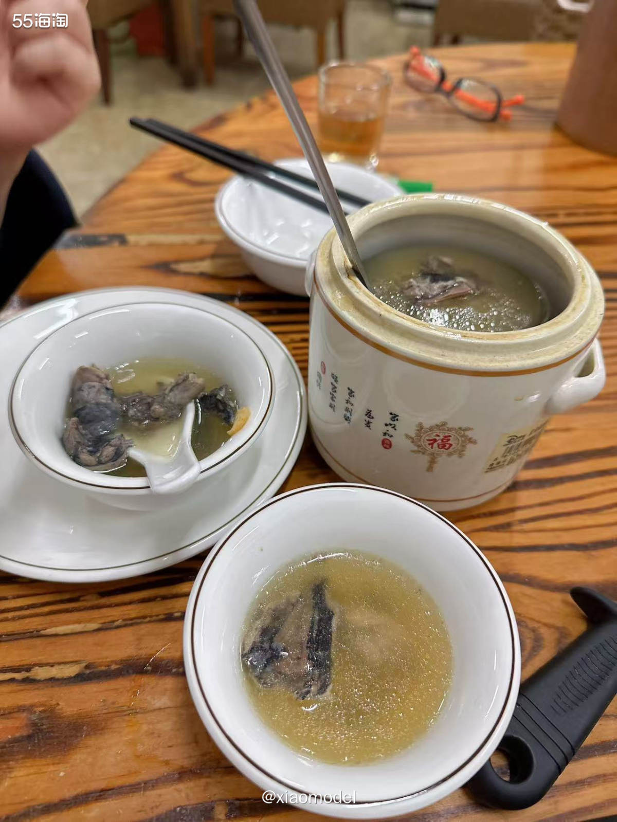 😀上次和朋友去吃过明贤庄的生蚝后，一直念念不忘，这次有机会