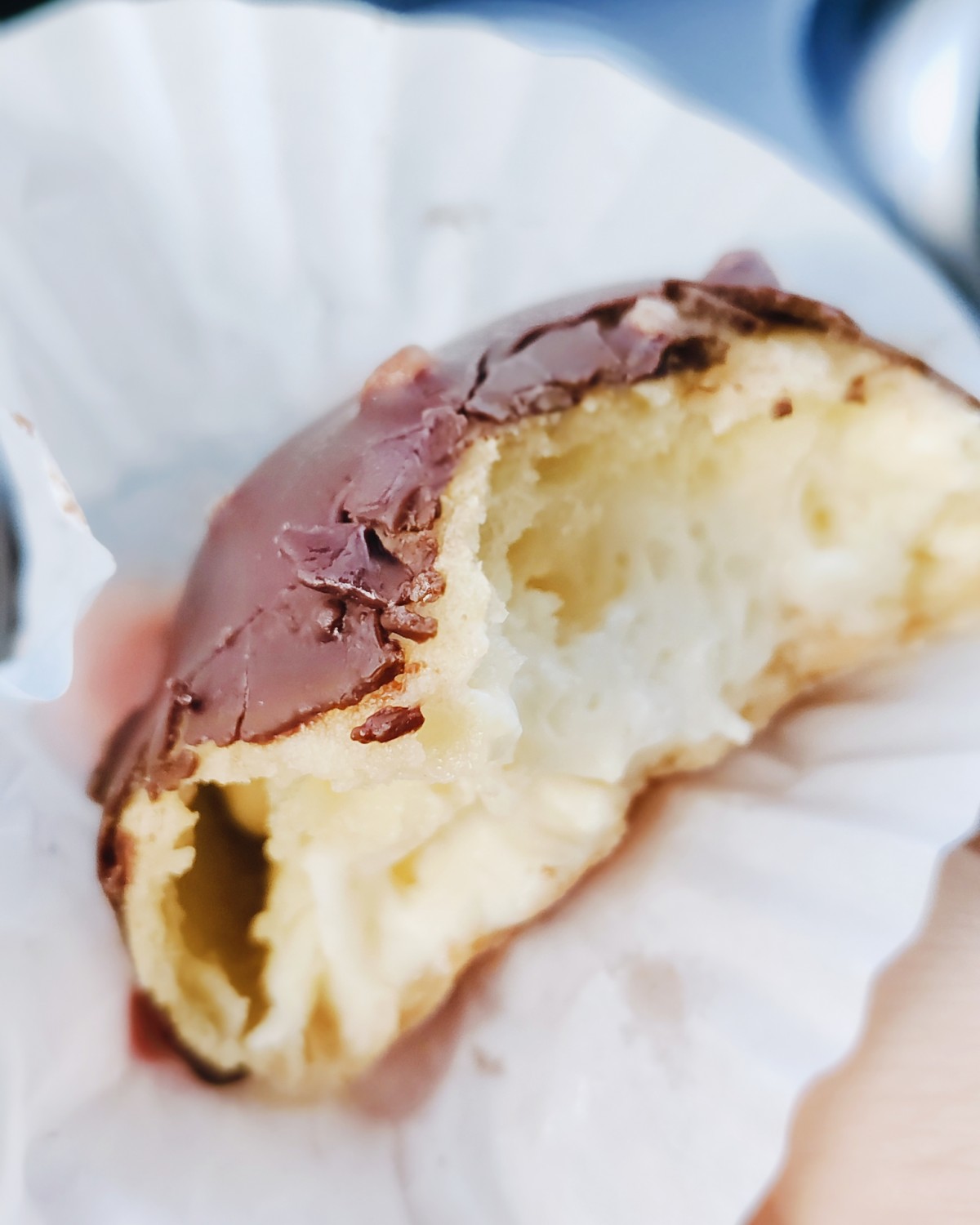 这个泡芙味道很不错，刚坐上车小朋友就忍不住开始吃了，里面冰淇