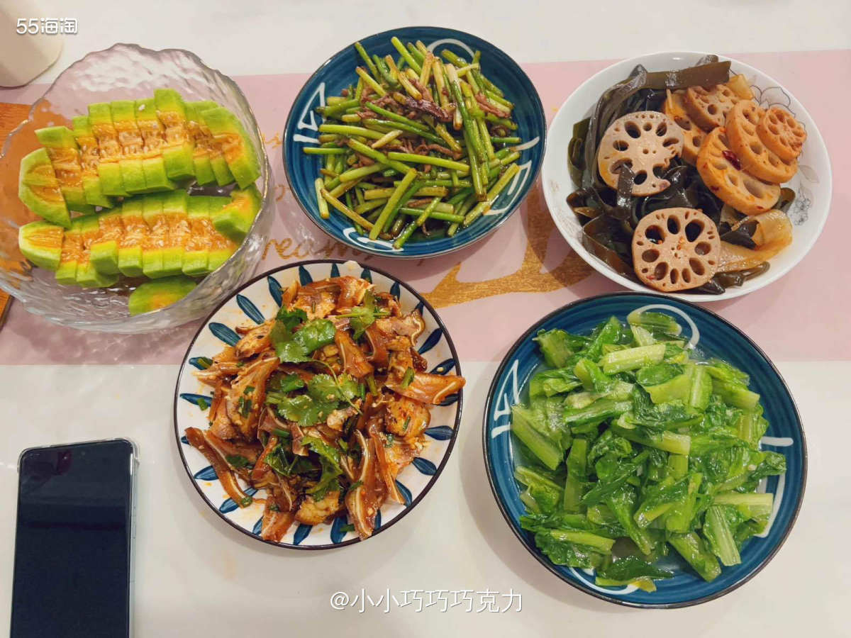 最近的水果又丰富起来啦，羊角蜜液大量上市了，尝尝鲜买了两个味