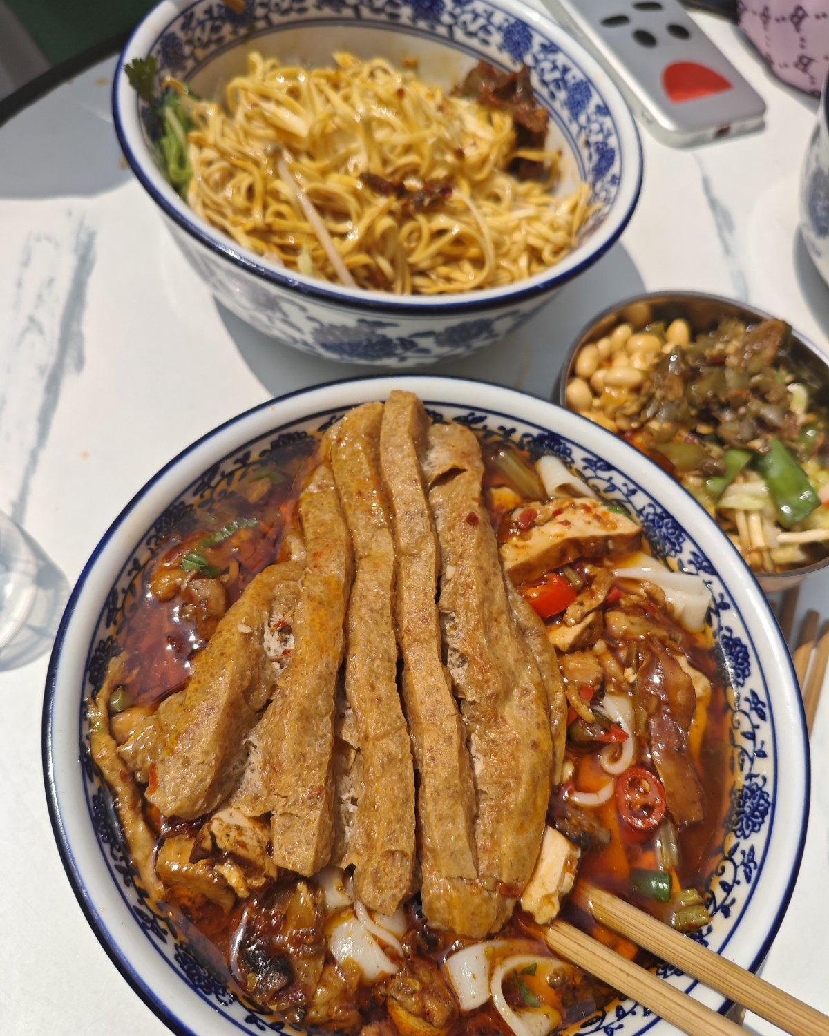 之前吃过一次洋湖附近的带杏干米粉店，觉得很不错，这次又来吃了