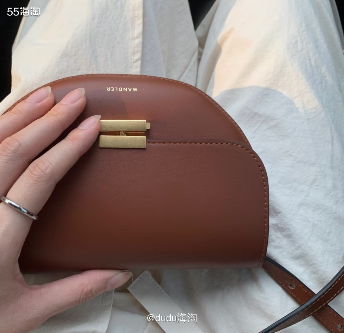 🌈第一次认识到Wandler，是某书上刷到韩星秀智的穿搭，