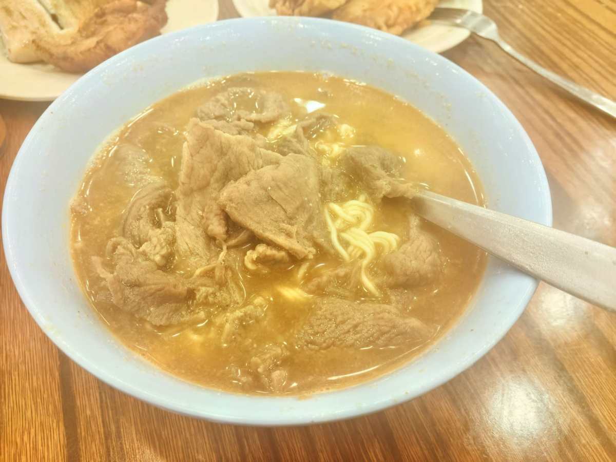 🍑香港第二天主要去了故宫博物馆，M+博物馆和香港大学，一路