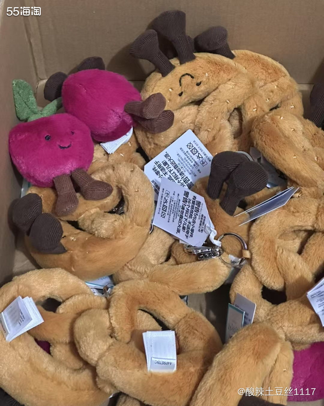 剁手网站:jellycat官网 碱水面包钥匙扣这几年很火啊，