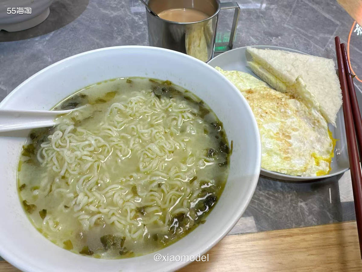 😀连续几天每天早餐都吃的美式扒餐，也是有点腻味了，于是在港