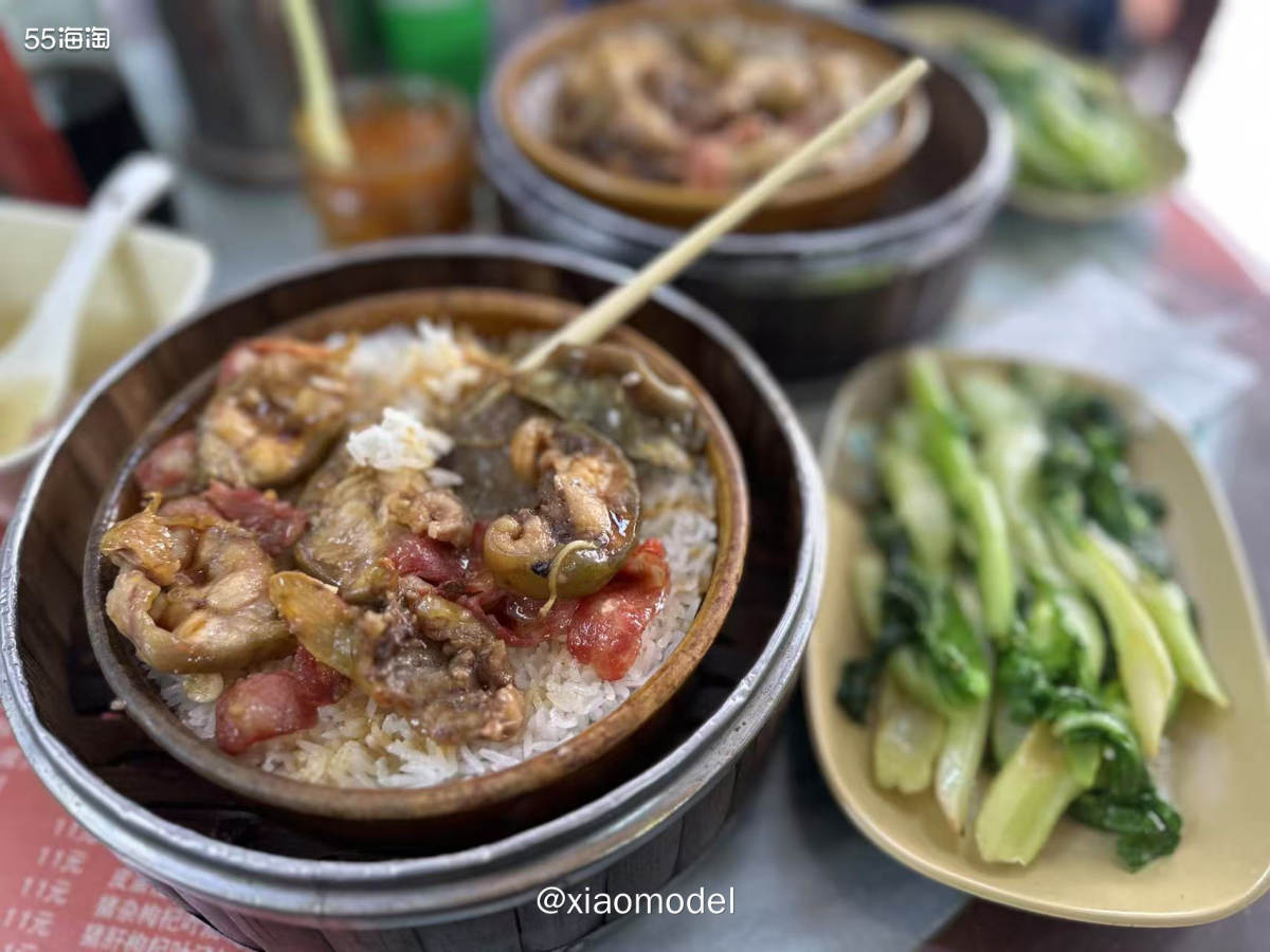 😀最近很爱吃蒸饭，分量十足，味道也很好，价钱合理，性价比很