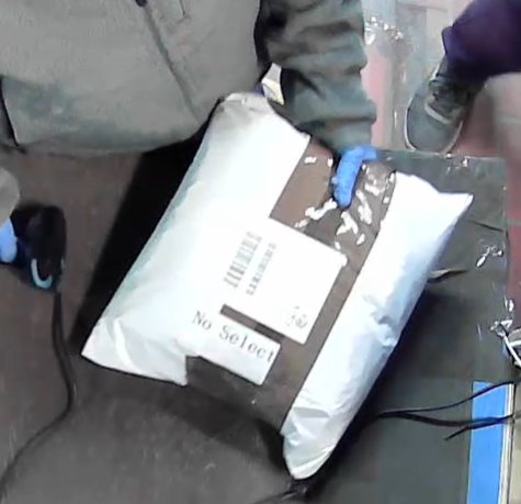 小海鸥三十件衣服分箱开箱-QQ快递 购买商品:小海鸥三十件衣