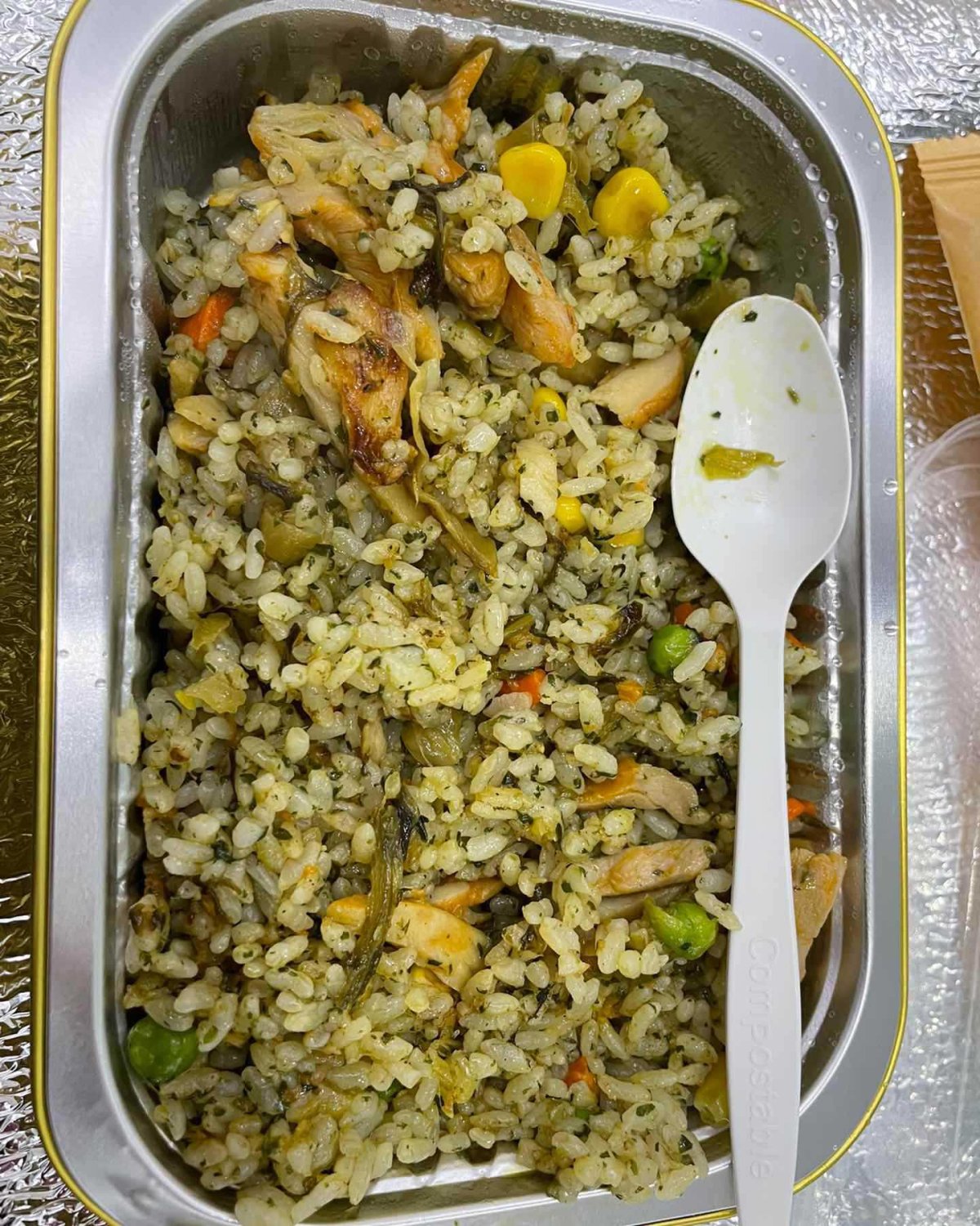 🍚菲滋比较出名的是他们家的披萨，但是我独爱他们酸菜鸡肉饭，
