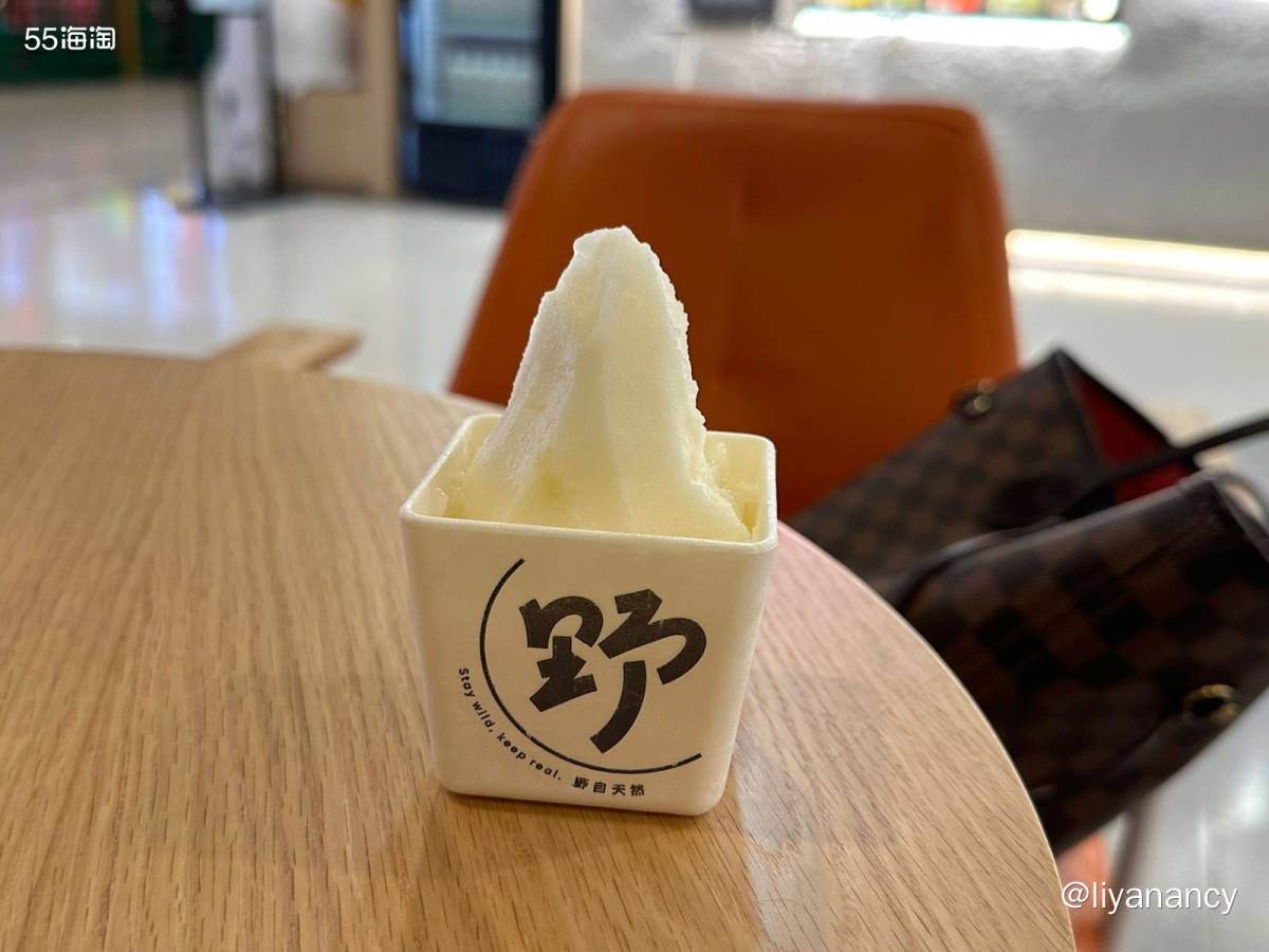 就像港剧一样， 开心不开心都要去吃面！油泼菠菜面，说是季节款