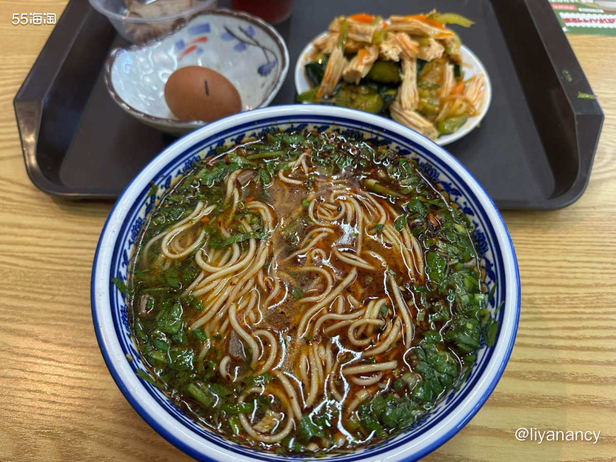 公司附近的一家牛肉拉面， 面的细度是可以跟师傅说的， 茶叶蛋