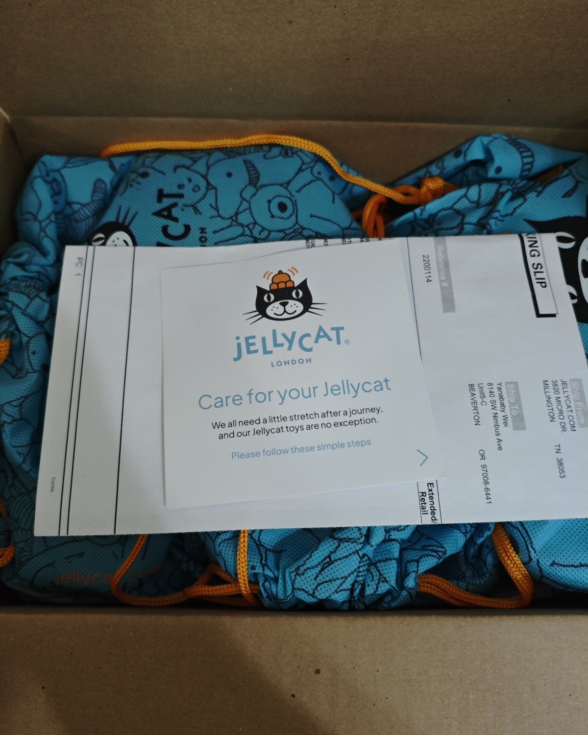 我之前买了一些jellycat，本来打算合箱回来的，结果番茄