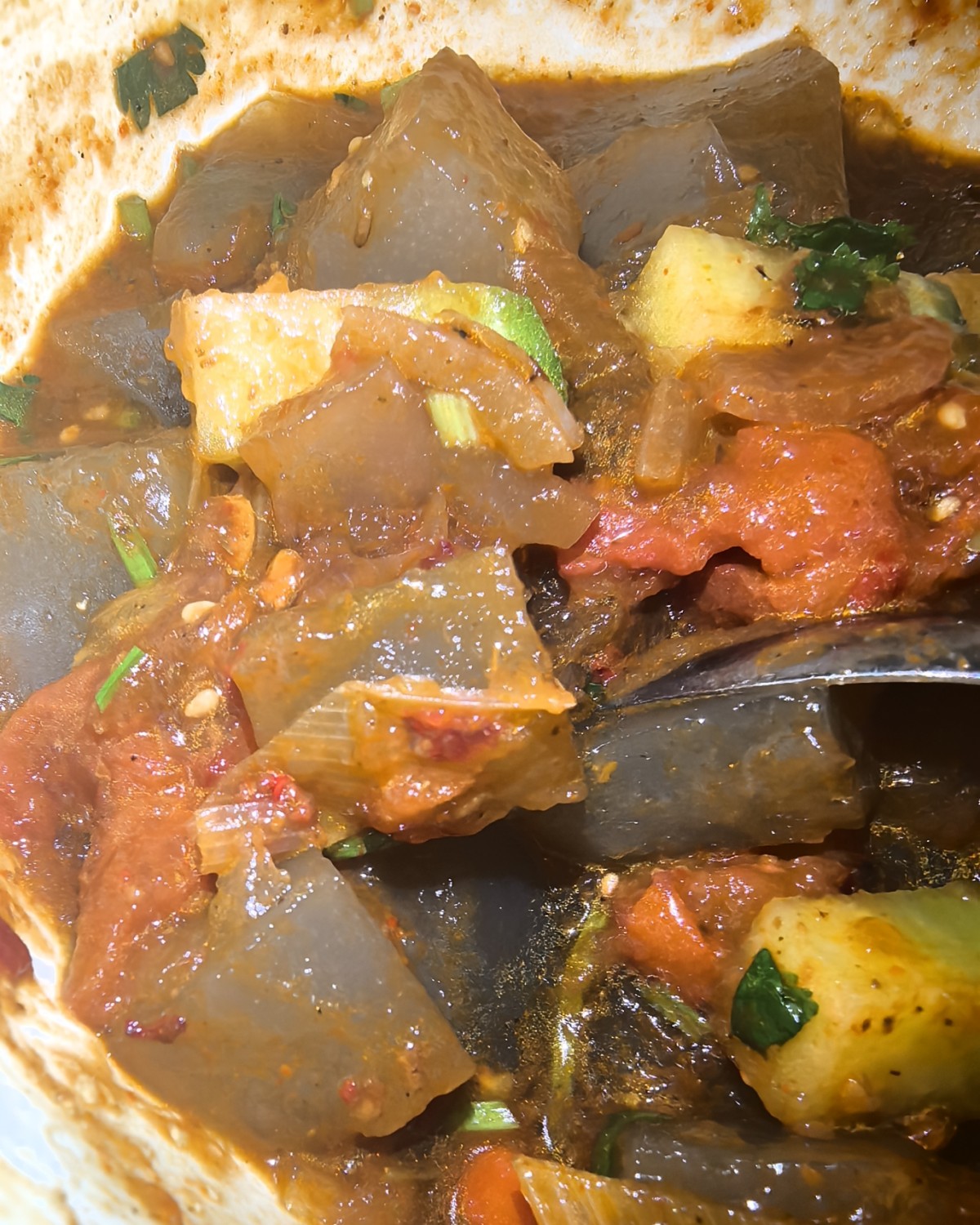 跟你们讲讲我超爱的煎凉粉！ 每年清明，我妈都会做凉粉， 我呢