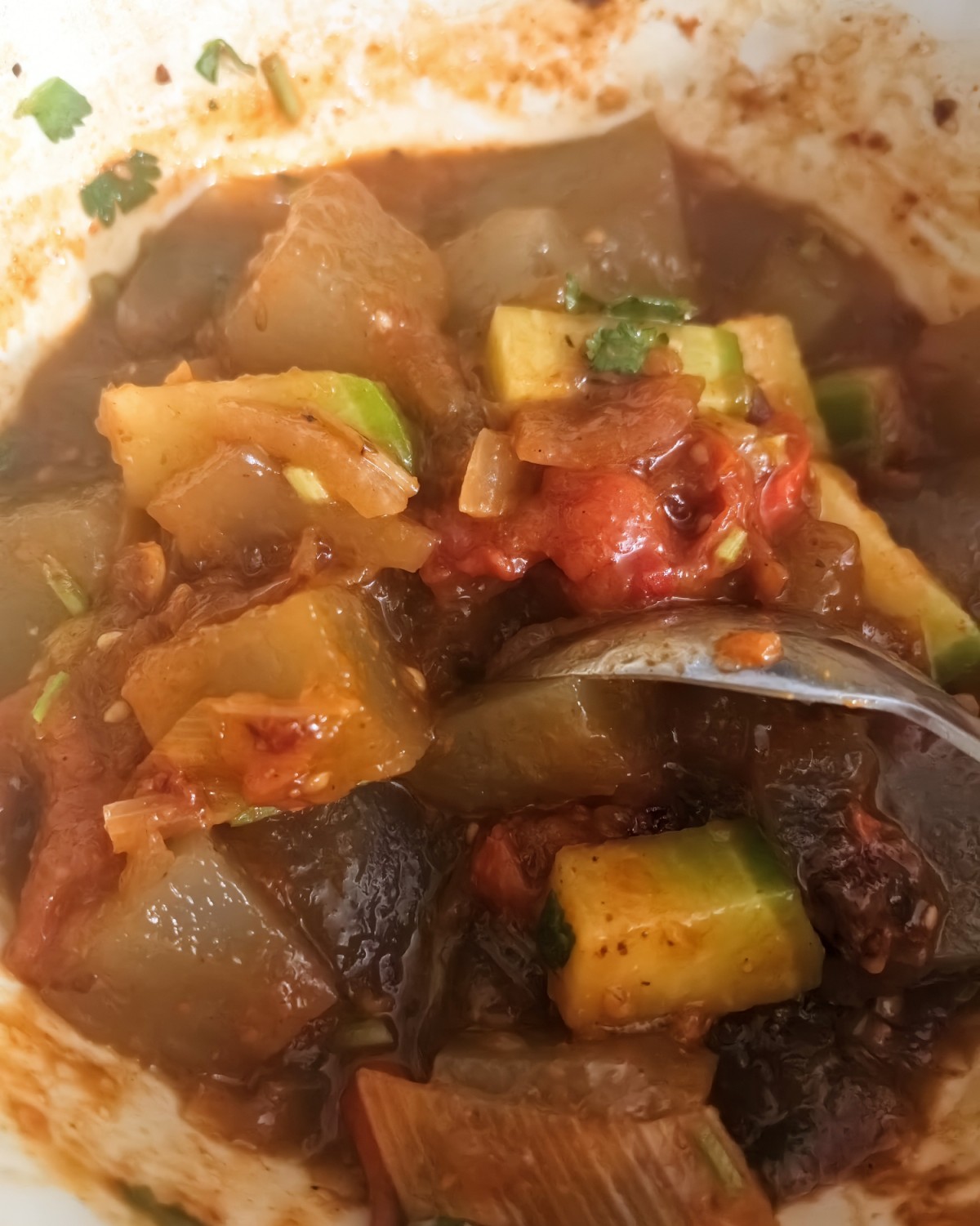 跟你们讲讲我超爱的煎凉粉！ 每年清明，我妈都会做凉粉， 我呢