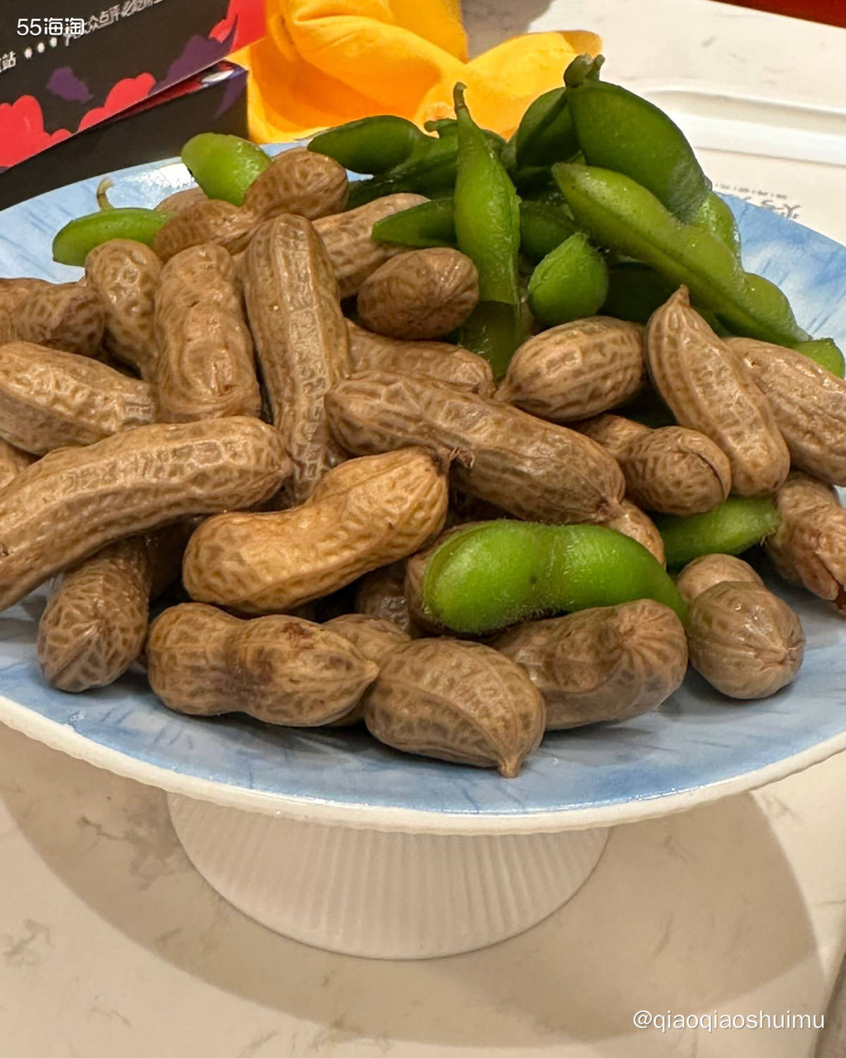 家门口的烧烤店，老板和店长换了一茬又一茬，我依旧去吃吃吃，哈