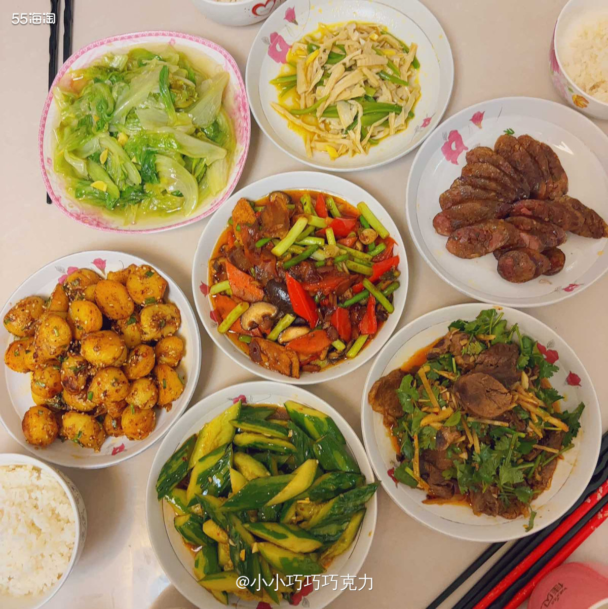 周末娃粑粑回来看我们啦，所以妈妈做的饭菜有丰富一些啦，周五的