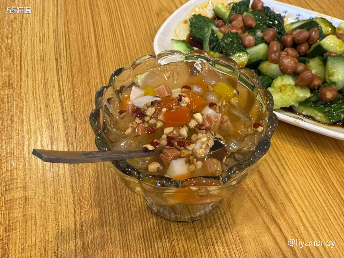 胡同里的小面馆， 服务态度很好， 面条也很给力，超级大碗， 